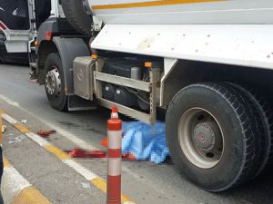 Kamyonun Altında kalan kadın
