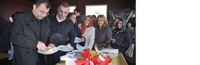 Kadın Kolları Kermes Düzenledi