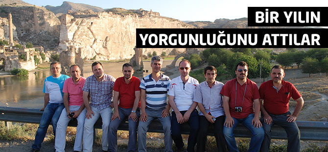 BİR YILIN YORGUNLUĞUNU ATTILAR