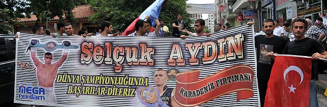 Akçaabat Evladını Bağrına Bastı