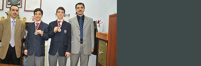 2 Madalya İle Döndüler