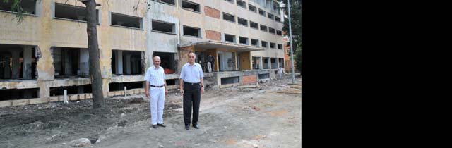 Akçaabatta Eski Tekel Binası Şekilleniyor