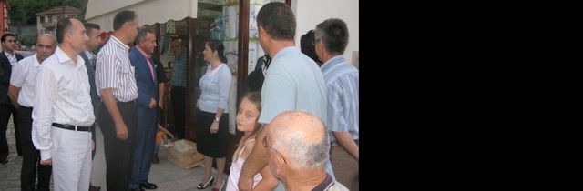Vali Recep Kızılcık Orta Mahallede İftarını Açtı