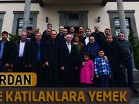 Orta Mahalle Muhtarı Panele Katılanlara Yemek Verdi