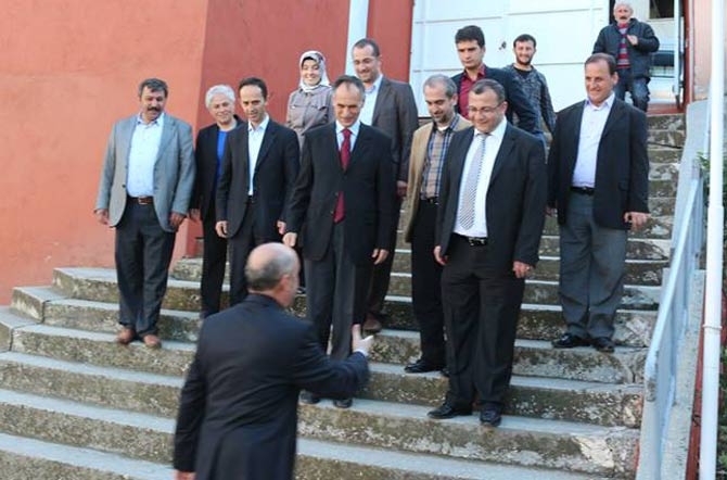 AK Parti'nin Hedefi Karış karış Dolaşmak 1