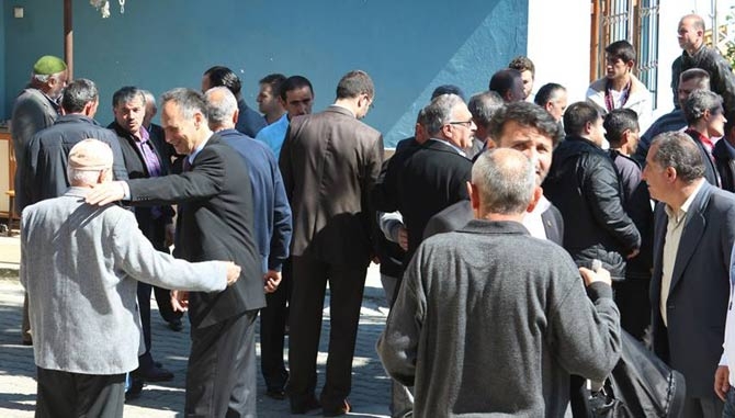 AK Parti'nin Hedefi Karış karış Dolaşmak 16