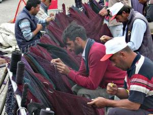 Balıkçılar Mola Verdi Ağlar Bakıma Alındı
