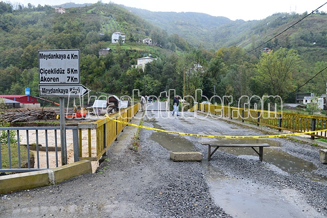 Akçaabat'ta Tarihi köprü yıkıldı 10