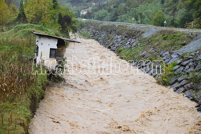Akçaabat'ta Tarihi köprü yıkıldı 12
