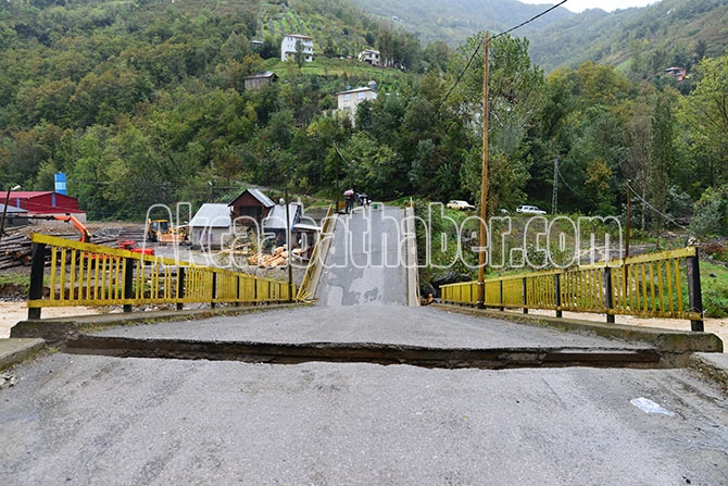 Akçaabat'ta Tarihi köprü yıkıldı 13