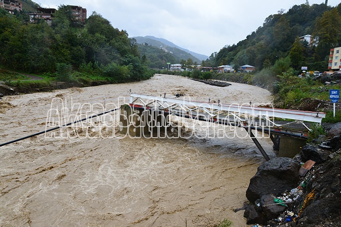 Akçaabat'ta Tarihi köprü yıkıldı 15