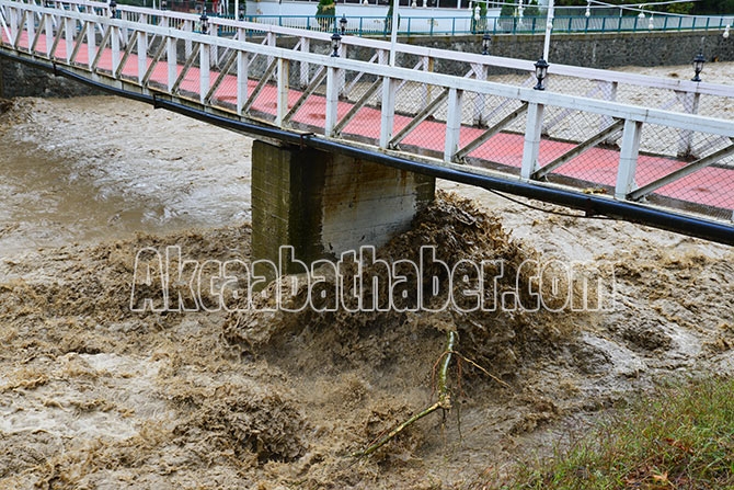 Akçaabat'ta Tarihi köprü yıkıldı 17