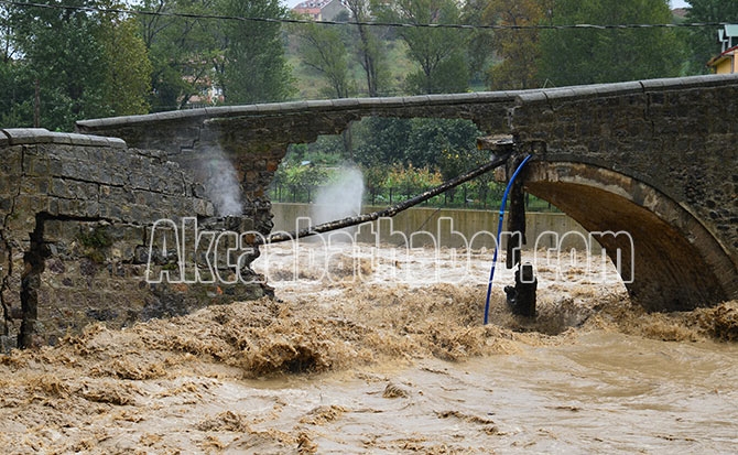Akçaabat'ta Tarihi köprü yıkıldı 3