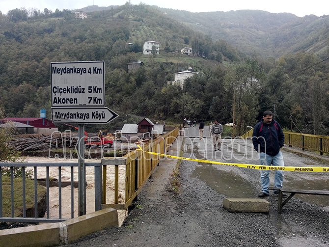 Akçaabat'ta Tarihi köprü yıkıldı 6