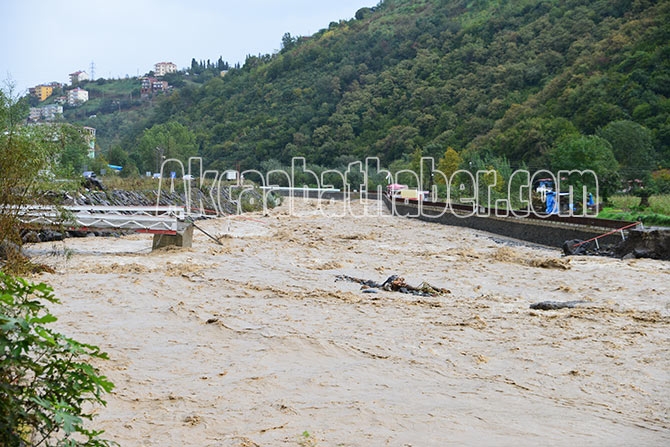 Akçaabat'ta Tarihi köprü yıkıldı 7