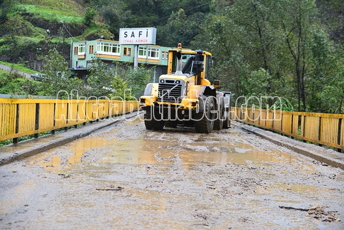 Akçaabat'ta Tarihi köprü yıkıldı 9
