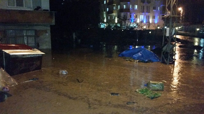 Akçaabat'ta Sağanak Hasara Neden Oldu 13