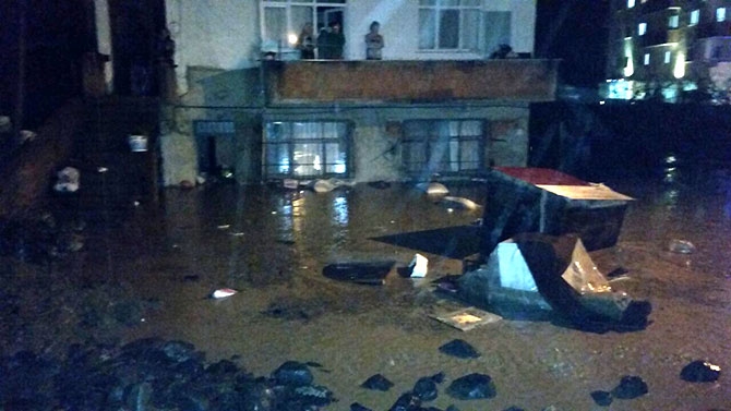 Akçaabat'ta Sağanak Hasara Neden Oldu 14