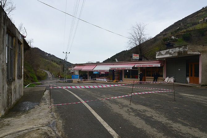 Belediyeye Kızdı Yolu Kapattı 4