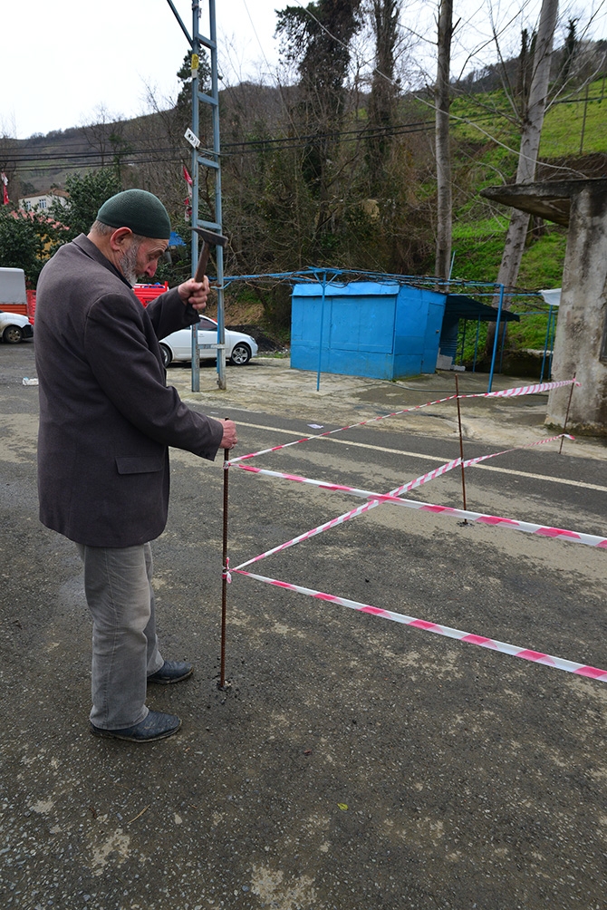 Belediyeye Kızdı Yolu Kapattı 6