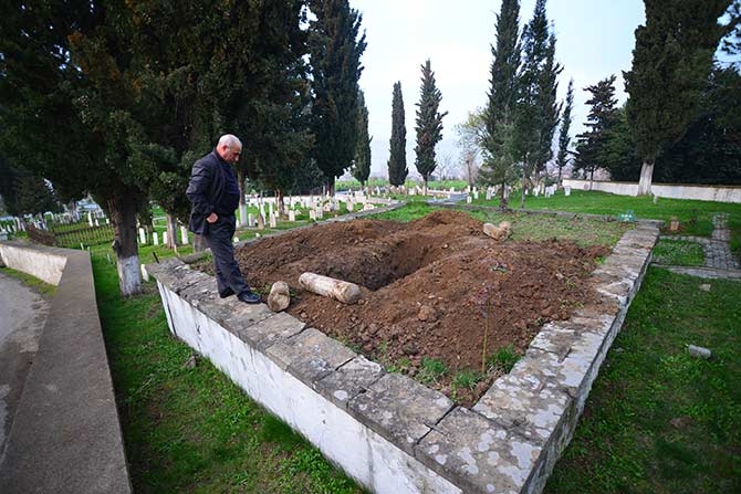 Defineciler Tarihi Mezarı Kazıdılar 3