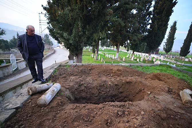 Defineciler Tarihi Mezarı Kazıdılar 4