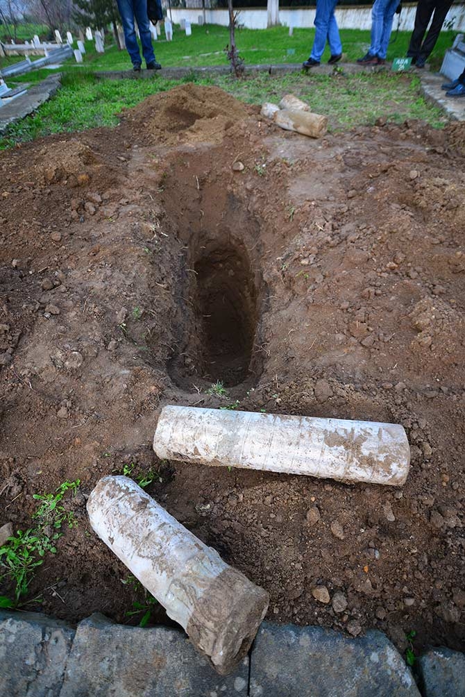 Defineciler Tarihi Mezarı Kazıdılar 5