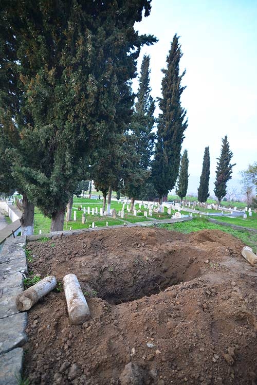 Defineciler Tarihi Mezarı Kazıdılar 6