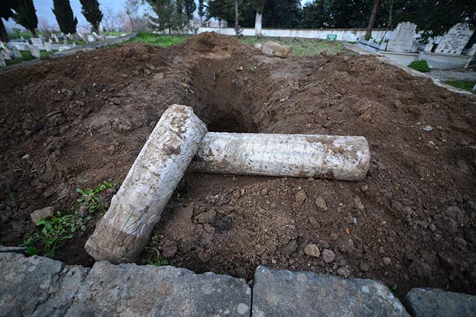 Defineciler Tarihi Mezarı Kazıdılar 9