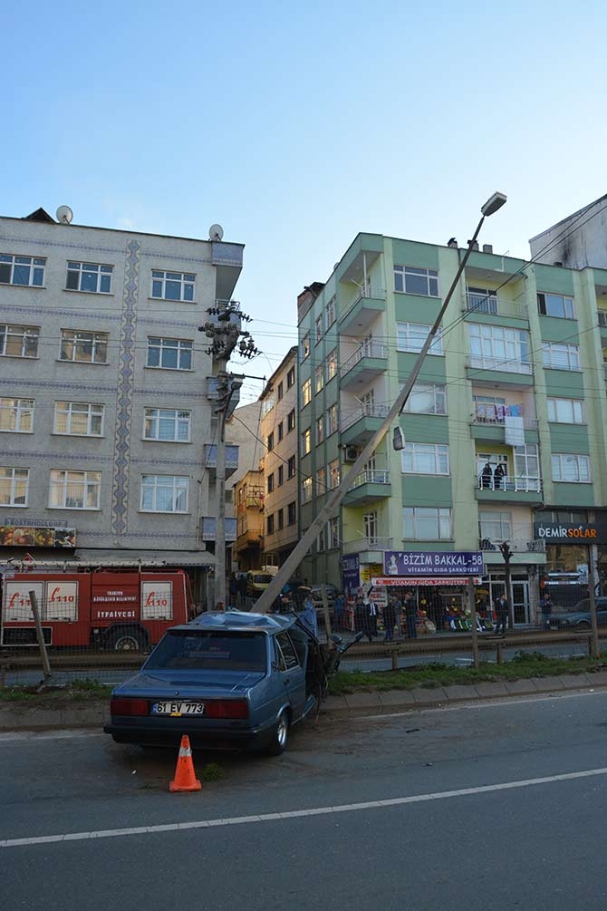 Akçaabat'ta meydana gelen trafik kazasında 3 kişi yaralandı. 11
