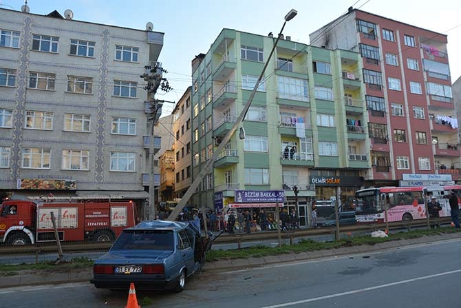 Akçaabat'ta meydana gelen trafik kazasında 3 kişi yaralandı. 12