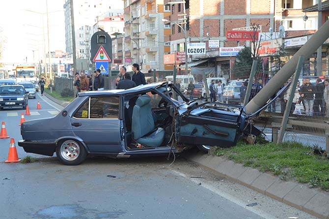Akçaabat'ta meydana gelen trafik kazasında 3 kişi yaralandı. 5