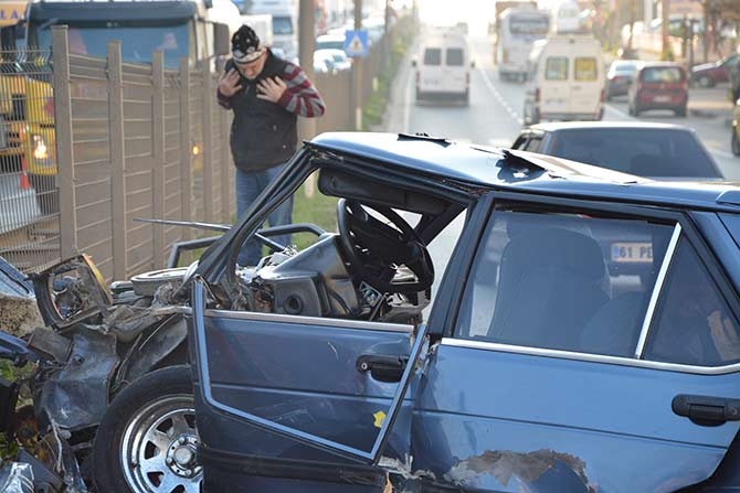 Akçaabat'ta meydana gelen trafik kazasında 3 kişi yaralandı. 8