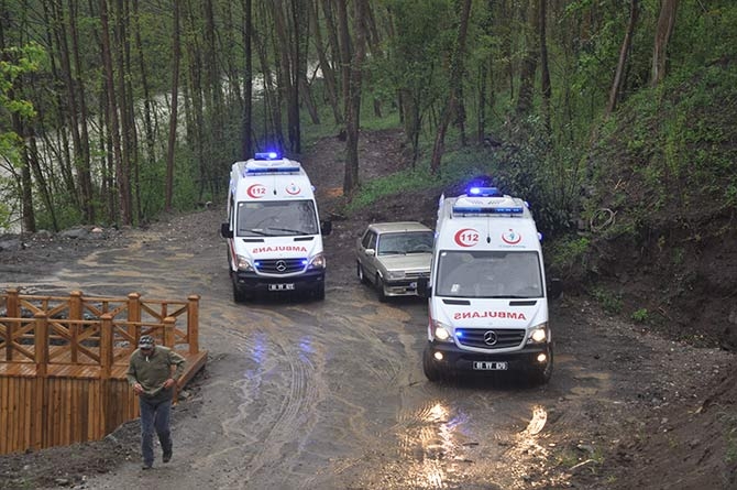 Akçaabat’ta dere yatağına yuvarlanan otomobildeki 1 kişi öldü, 1 kişi de 6