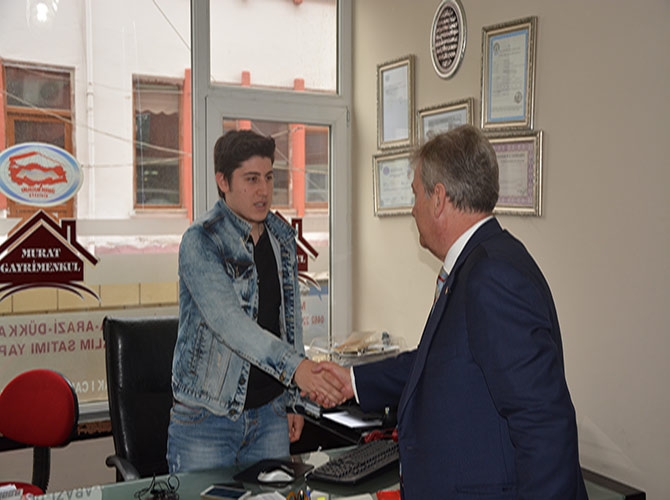 Haluk Pekşen, Akçaabat’ta esnaf ziyaretinde bulundu. 4