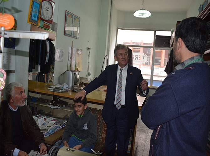 Haluk Pekşen, Akçaabat’ta esnaf ziyaretinde bulundu. 8