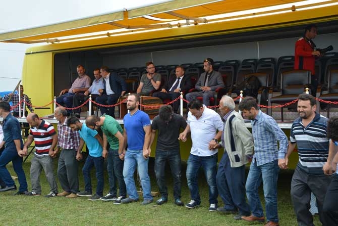 Sise Rağmen Horon Durmadı 10