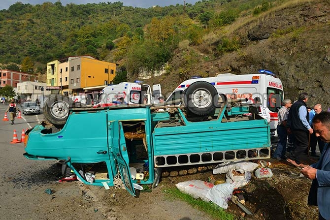 Alsancak Mahallesi'nde Araç Devrildi 3