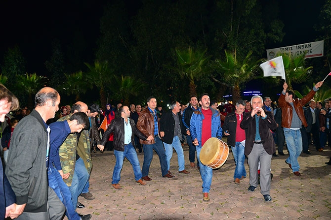 AK Parti Zaferi Kutluyor 13