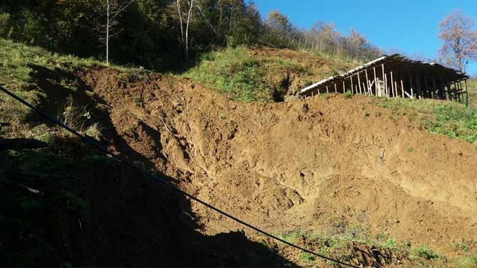 Akçaabat'ta heyelan 6