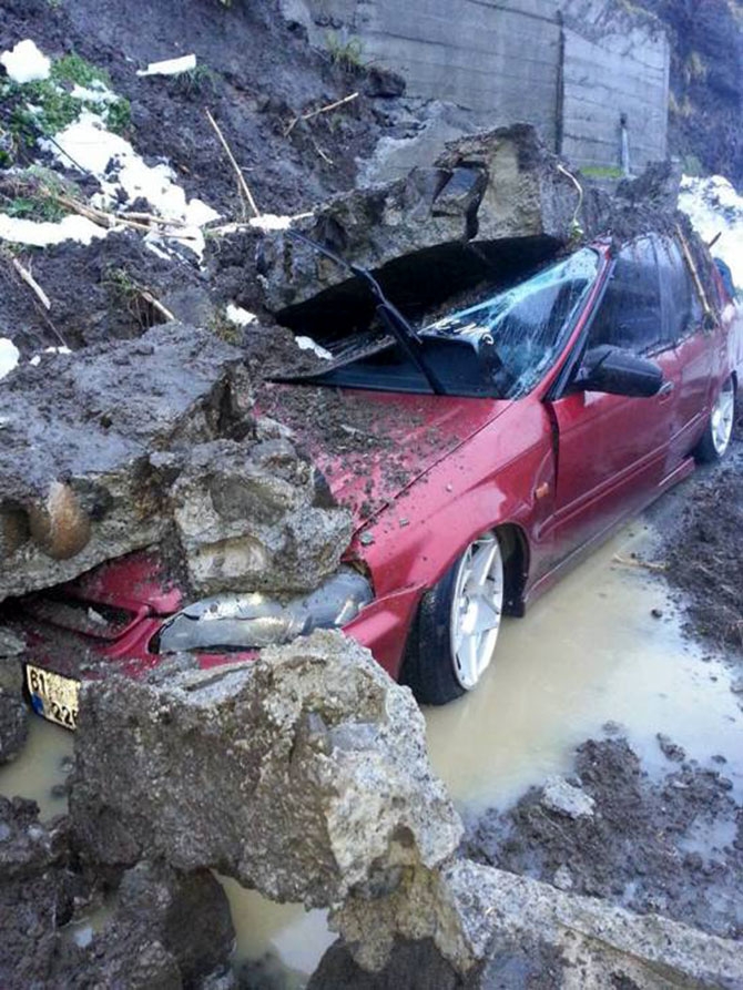 Adacık'ta Duvar Yıkıldı 4