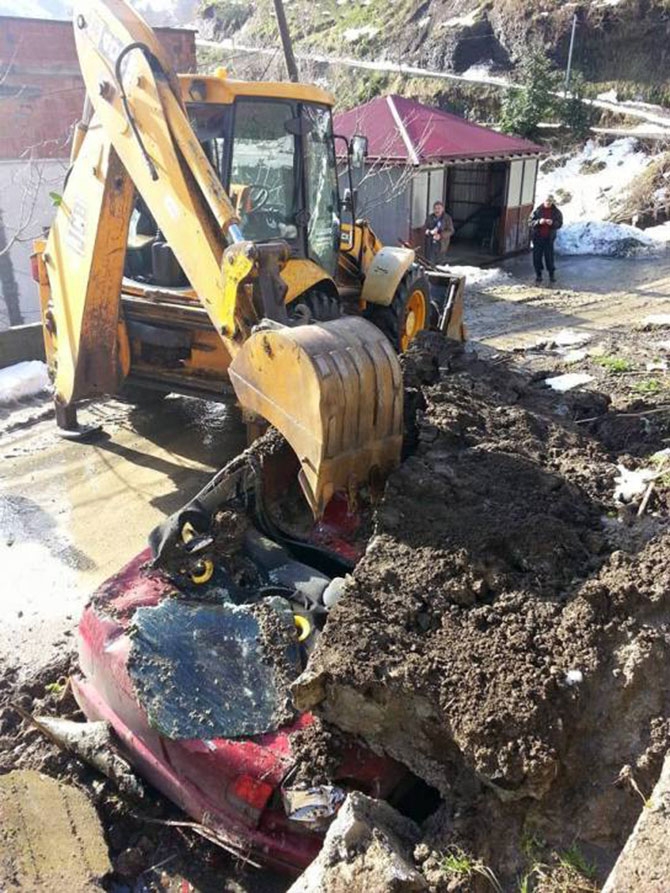 Adacık'ta Duvar Yıkıldı 5