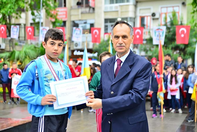 Gençlik ve Spor Bayramı çeşitli etkinlikler ile kutlandı. 13