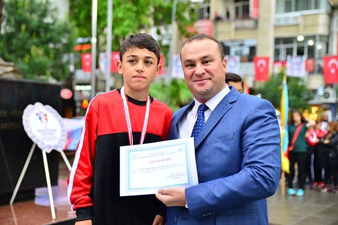 Gençlik ve Spor Bayramı çeşitli etkinlikler ile kutlandı. 15
