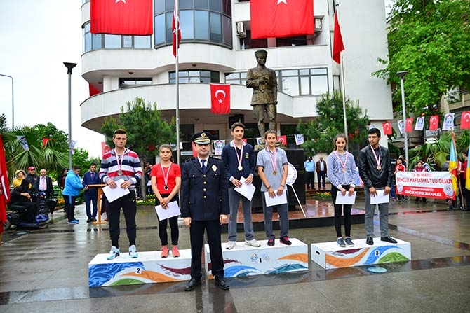 Gençlik ve Spor Bayramı çeşitli etkinlikler ile kutlandı. 19