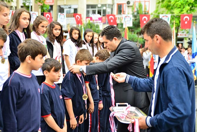 Gençlik ve Spor Bayramı çeşitli etkinlikler ile kutlandı. 22