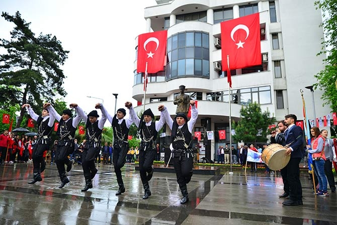Gençlik ve Spor Bayramı çeşitli etkinlikler ile kutlandı. 25