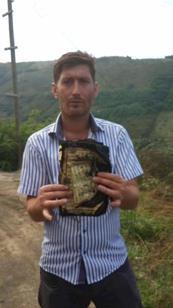 Her şey Yandı Bir Tek O... 1