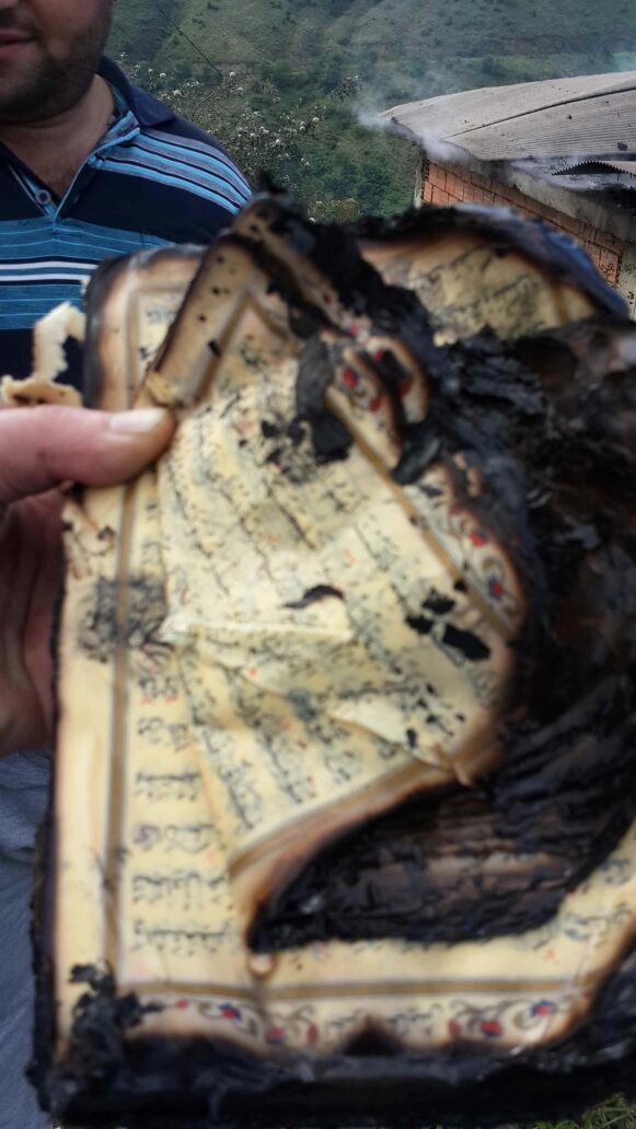 Her şey Yandı Bir Tek O... 3