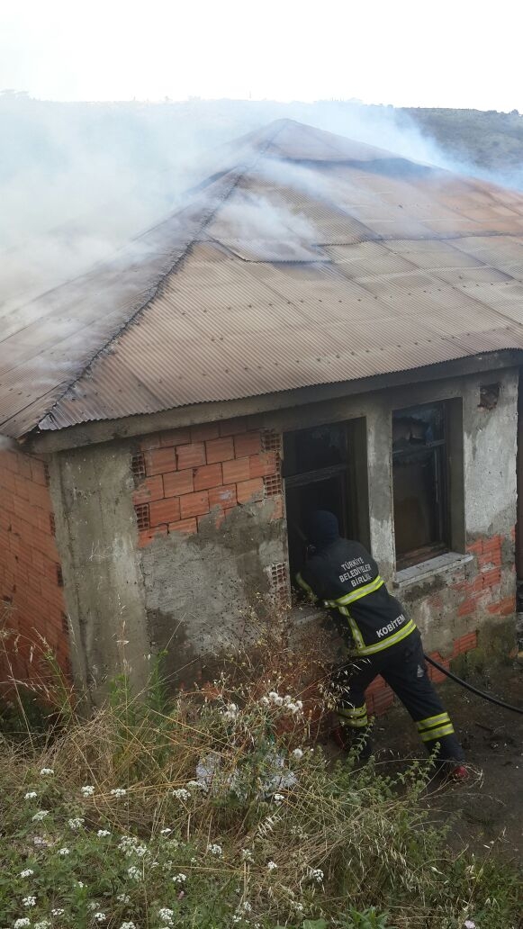 Her şey Yandı Bir Tek O... 4